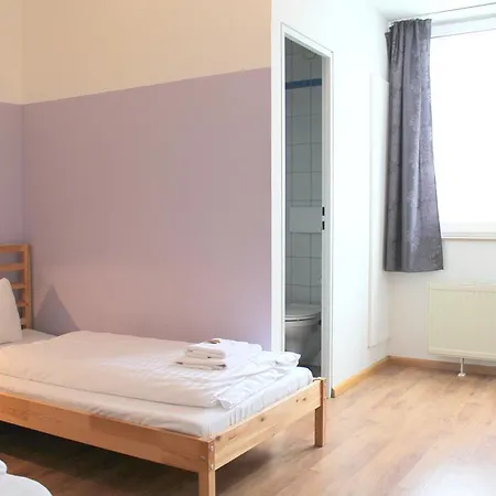 Stayinn Und Gaestehaus Hostel *