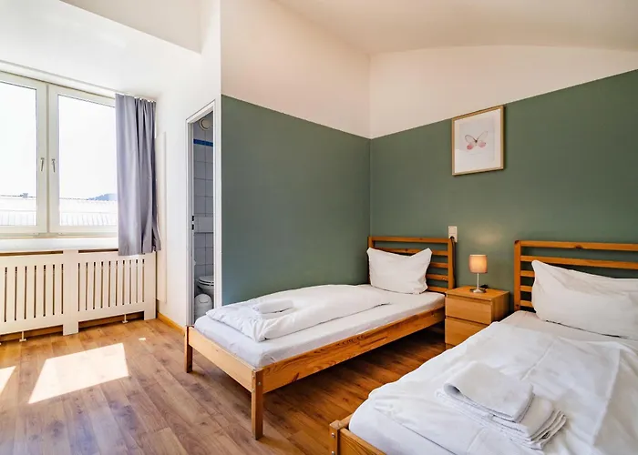 Stayinn Und Gaestehaus Hostel *